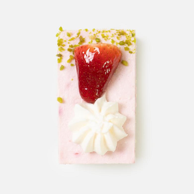 Erdbeer-Pistazien-Sahne Schnitte